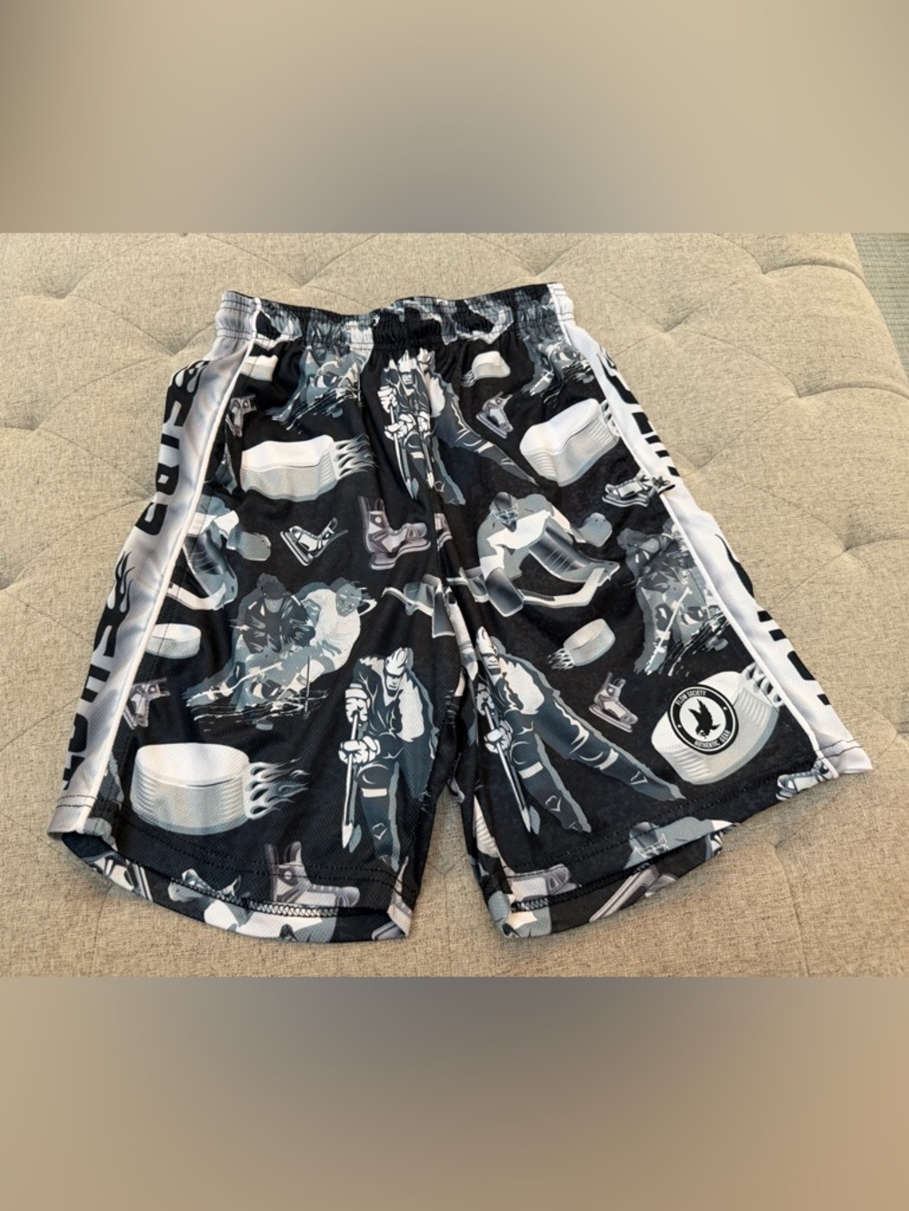 EUC FLOW SOCIETY HOCKEY SHORTS  BLACK AND WHITE SLAP SHOT YOUTH LARGE